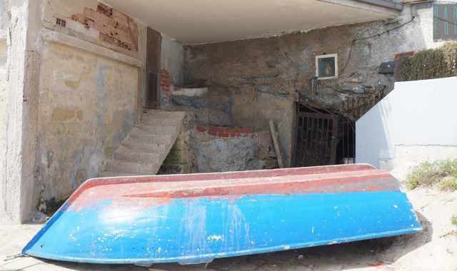 Torre a Mare, quella grotta che si affaccia sul porto: fu la casa del mitico Varvamingo
